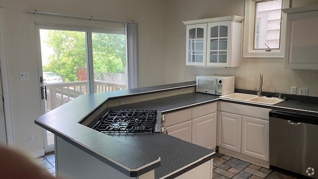 kitchen - 1503 N Cass St Rental