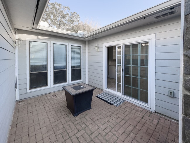 Photo - 931 Holbrook Cir