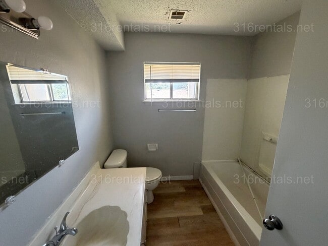 Photo - $850- 2 bed 1 bath - Townhomes