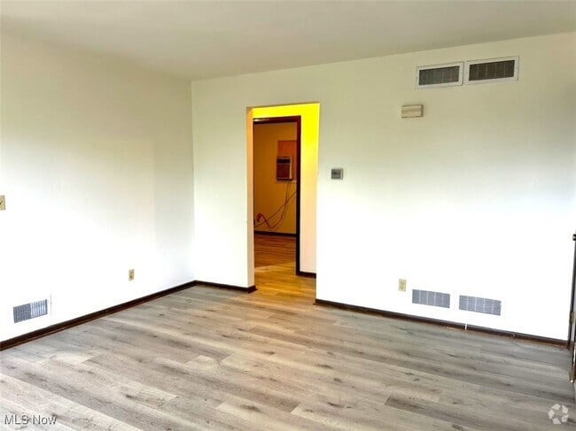 Building Photo - 94 View St Unit 9 Rental