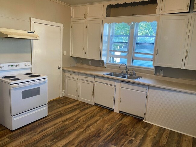 Photo - 162 W 19th St