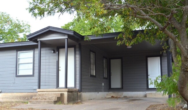 Building Photo - 1008 S 9th St Unit B - 1008 S 9th St #B