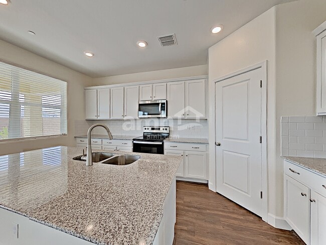 Photo - 5949 W Columbine Dr