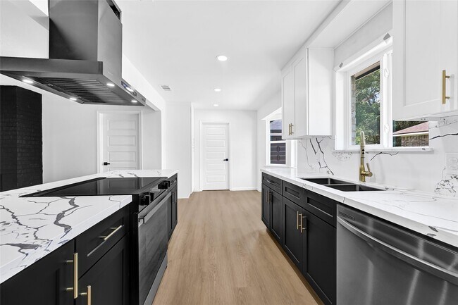 Photo - 7114 Fox Run Dr