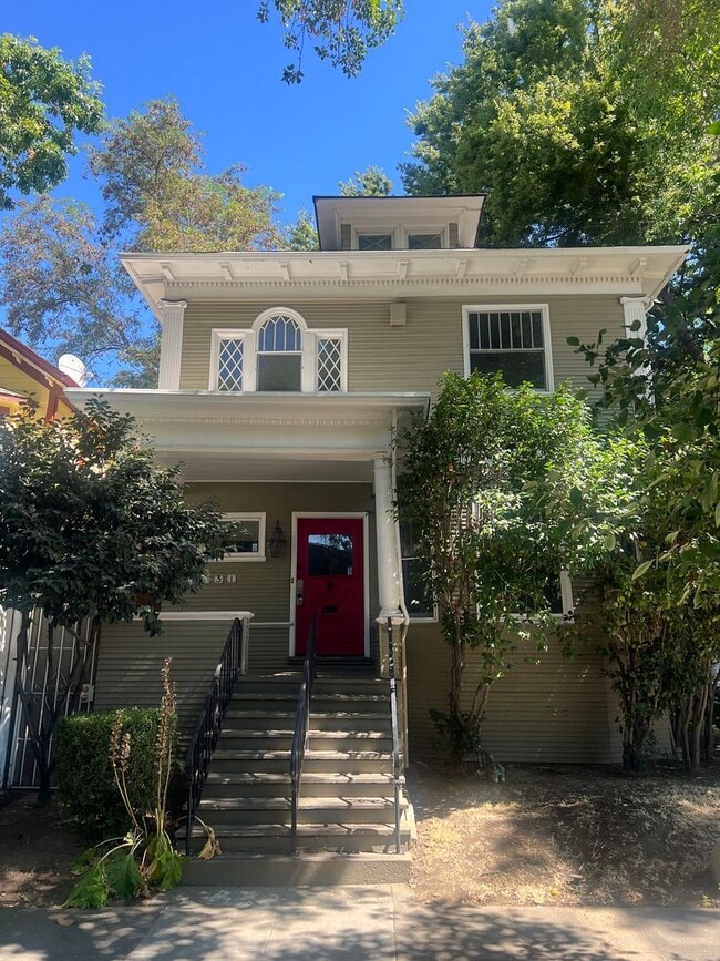 Building Photo - BEAUTIFUL 4+ BEDROOM VICTORIAN!! Rental