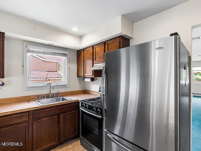 Photo - 43 Freeport Ct