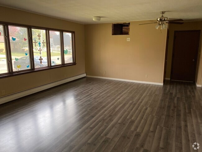 Building Photo - 504 E Main St Rental