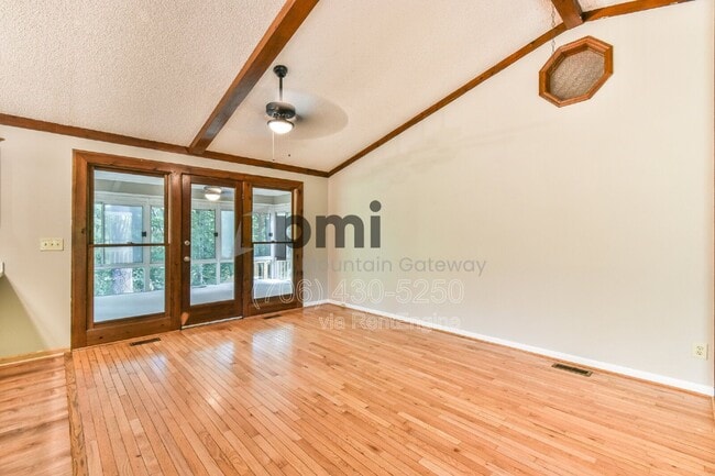 Photo - 135 Beacon Hl Dr