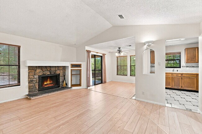 Photo - $1,595.95 2 bed, 2 bath located in Lakewood with a washer and dryer Unit #122