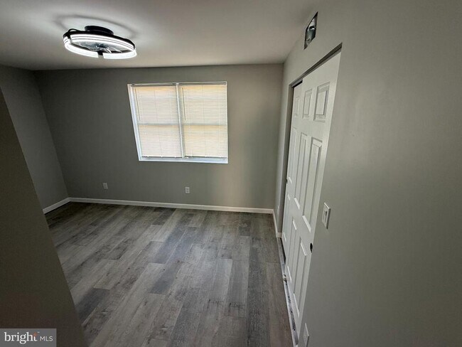Photo - 1120 Passmore St