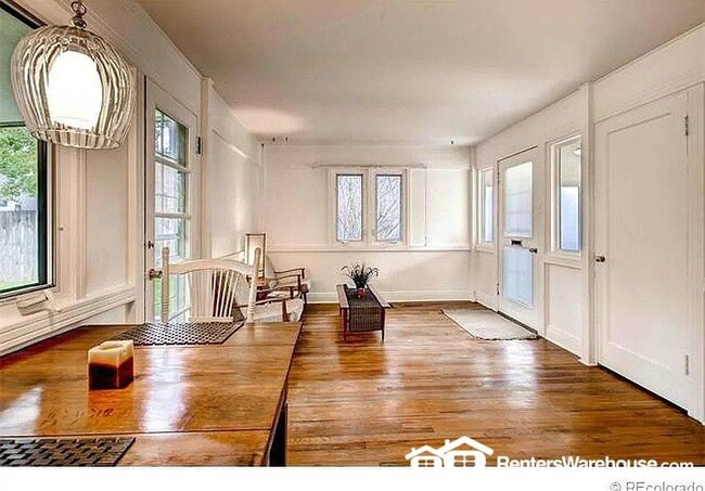 Building Photo - 3030 S Bellaire St