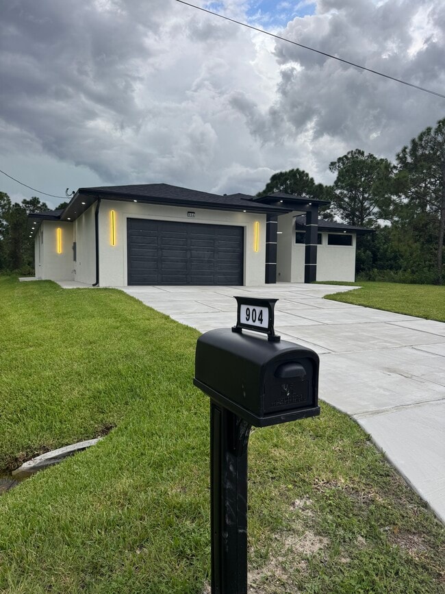 Building Photo - 904 McKinley Ave Rental