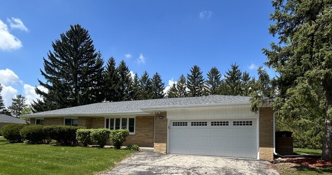 Photo - N54W15356 Beaver Dr House