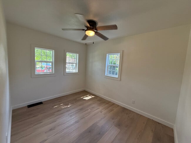 Photo - 2418 2nd St