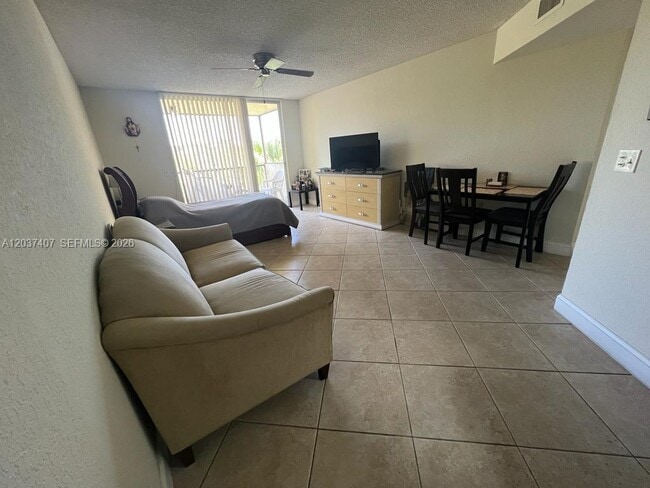 Building Photo - 8215 Lake Dr Unit 401