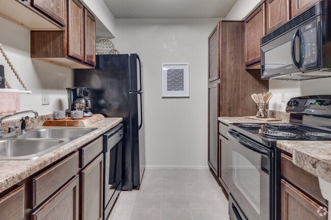 1BR, 1BA - 725SF - Kitchen