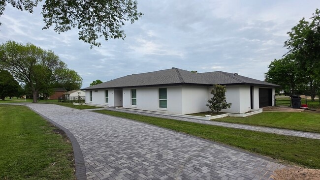 Building Photo - 8923 Prestonview Dr