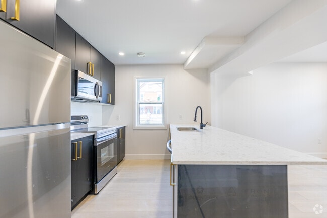 2BR, 1BA - 645SF - Kitchen
