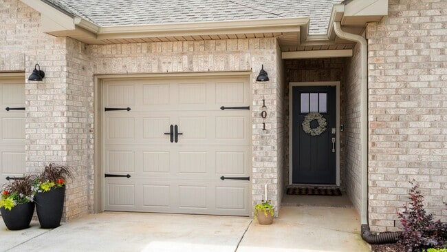 Photo - Like-new 4BR/3BA home in desirable St. Cla...