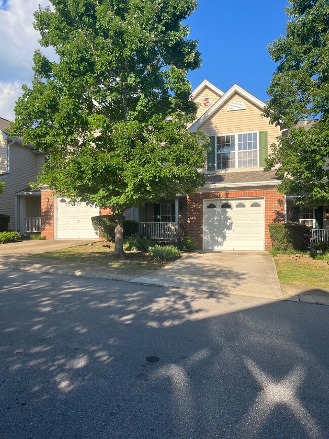 Building Photo - Charming 2 Bed, 2.5 Bath Townhouse in Nashville - Perfect Rental Opportunity!