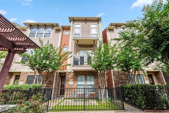 Photo - 1049 W 22nd St Condo Unit D