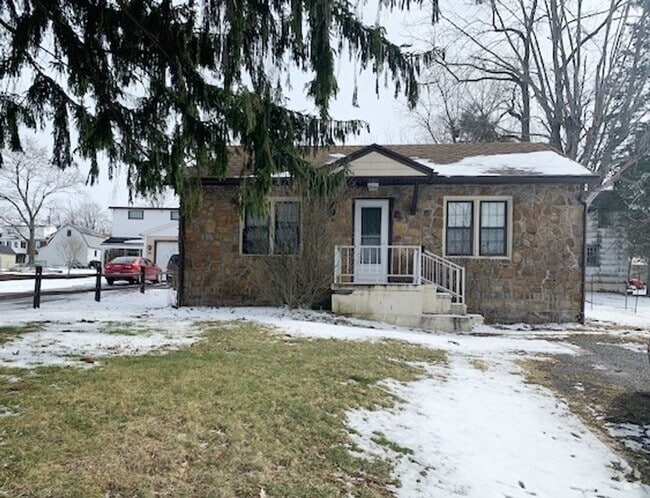 Building Photo - Nice 2 Bedroom Ranch Rental