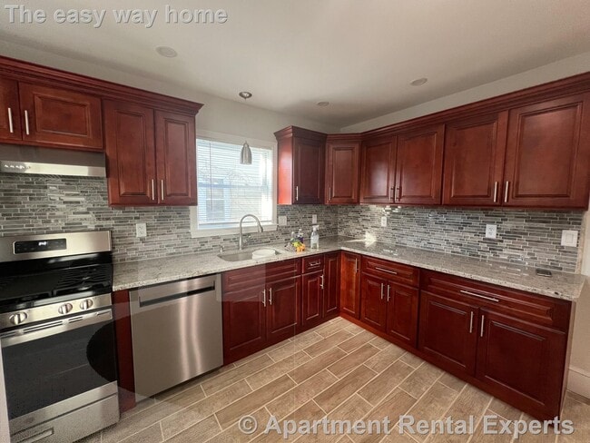 Building Photo - 10 Cady Ave