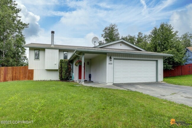 Building Photo - 9816 St Lawrence Cir