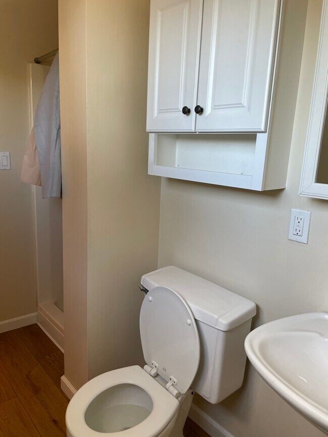 Photo - 810 Guildford Ave