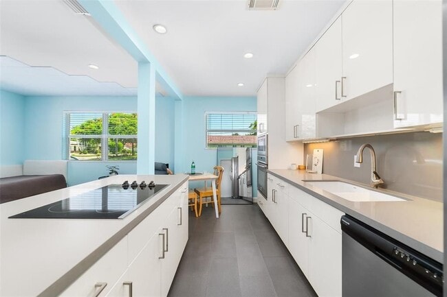 Building Photo - 2591 NE 55th Ct Rental