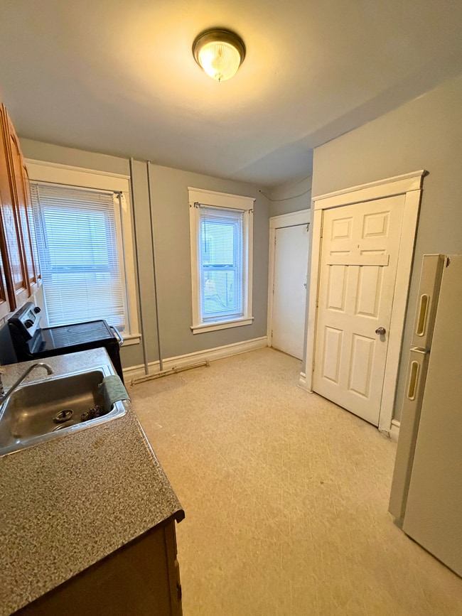 Photo - 147 W Buttonwood St Unit 1FL