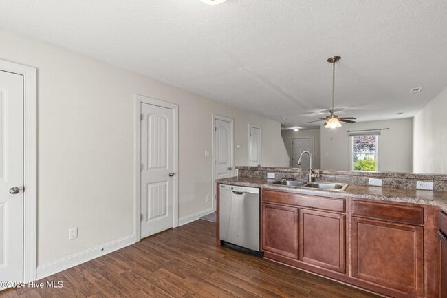 Photo - 125 W Murrow Ln