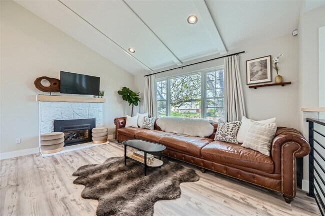 Photo - 2070 Ridge Dr