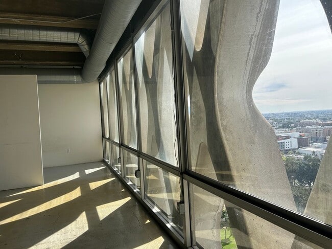 Photo - 2404 Wilshire Blvd