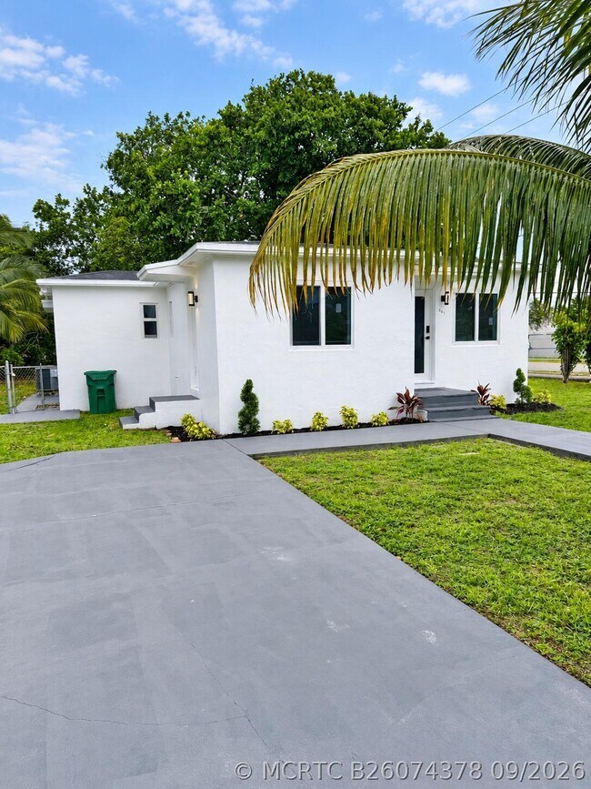 Photo - 801 NW 105th St