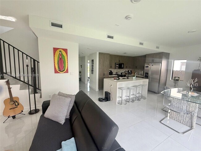 Photo - 1327 NW 2nd Ln