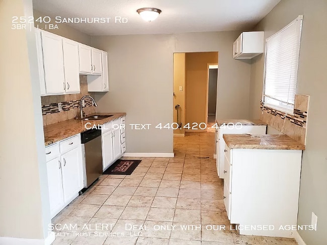 Photo - 25240 Sandhurst Rd