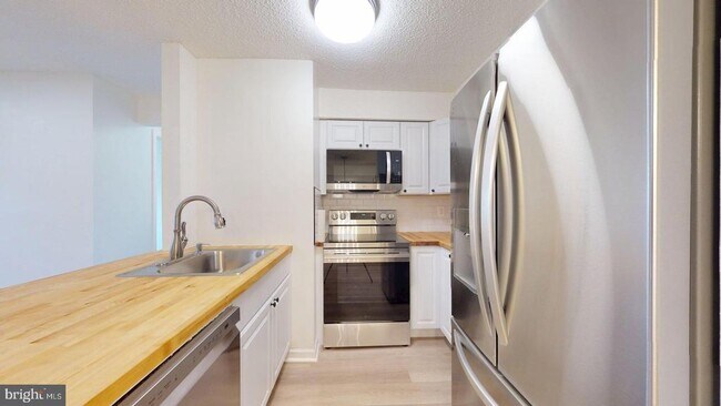 Photo - 6955 Mary Caroline Cir Unidad E