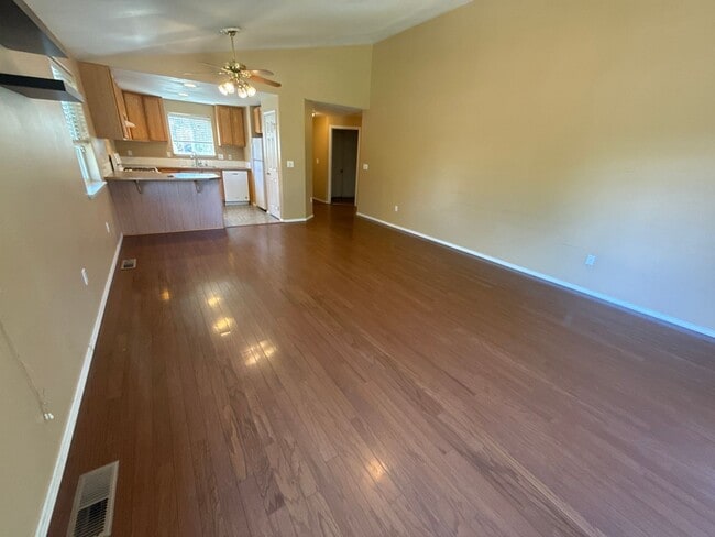 Photo - NE 3 Bdrm, 2 Bath, Gas Heat/Fireplace, Newer Carpet & Paint, Corner lot, Fenced Yard, DBL Garage