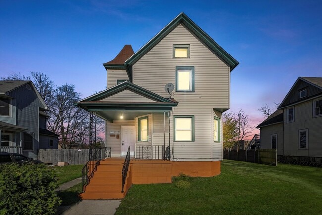 Photo - 1097 E Merchant St