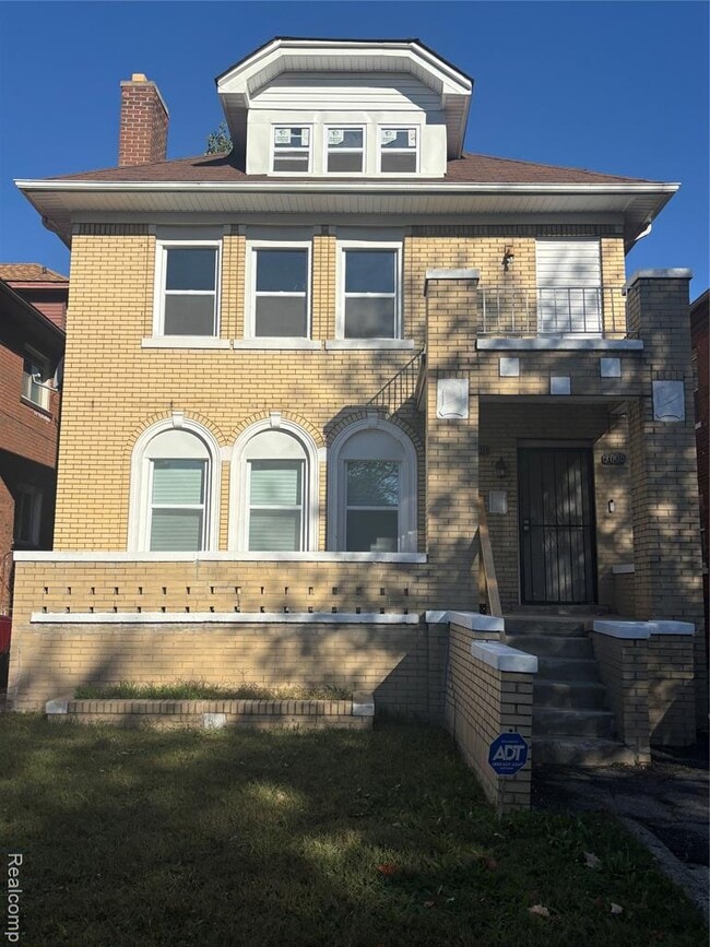 Building Photo - 3008 Cortland St