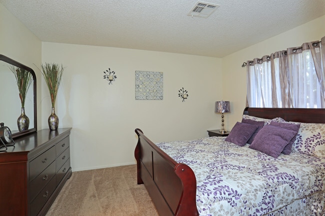 2BR,2BA-Colony Master Bedroom