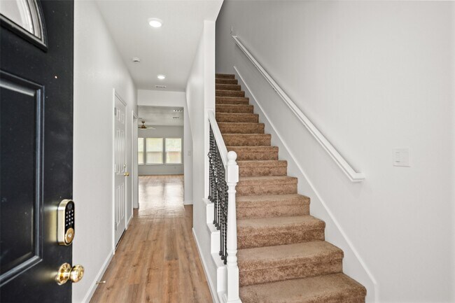 Photo - 6719 Roanoke St