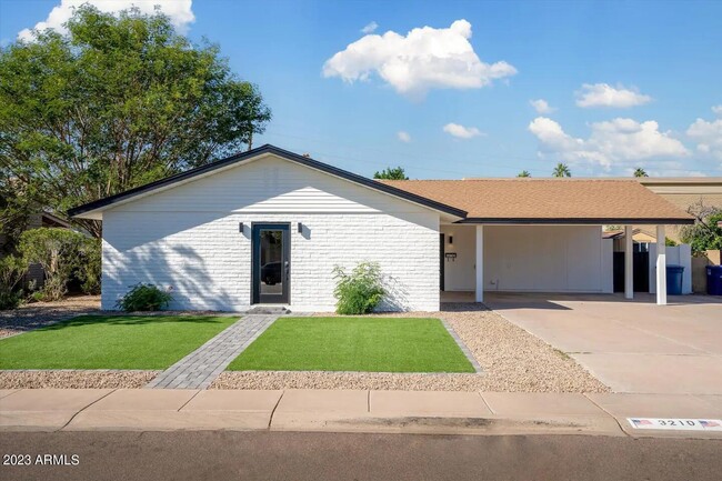 Building Photo - 3210 S Kachina Dr Rental