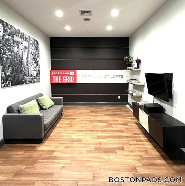 Building Photo - 26 Portland St Rental