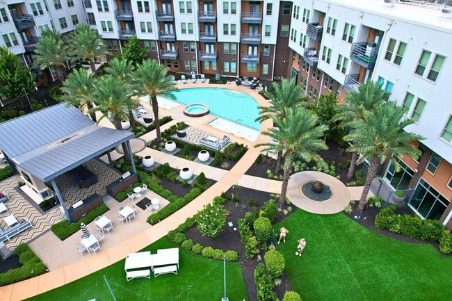 Photo - 23233 Western Centre Dr Unit B2