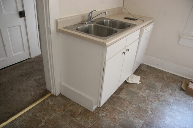 123 Andrew Pl Unit 123.5