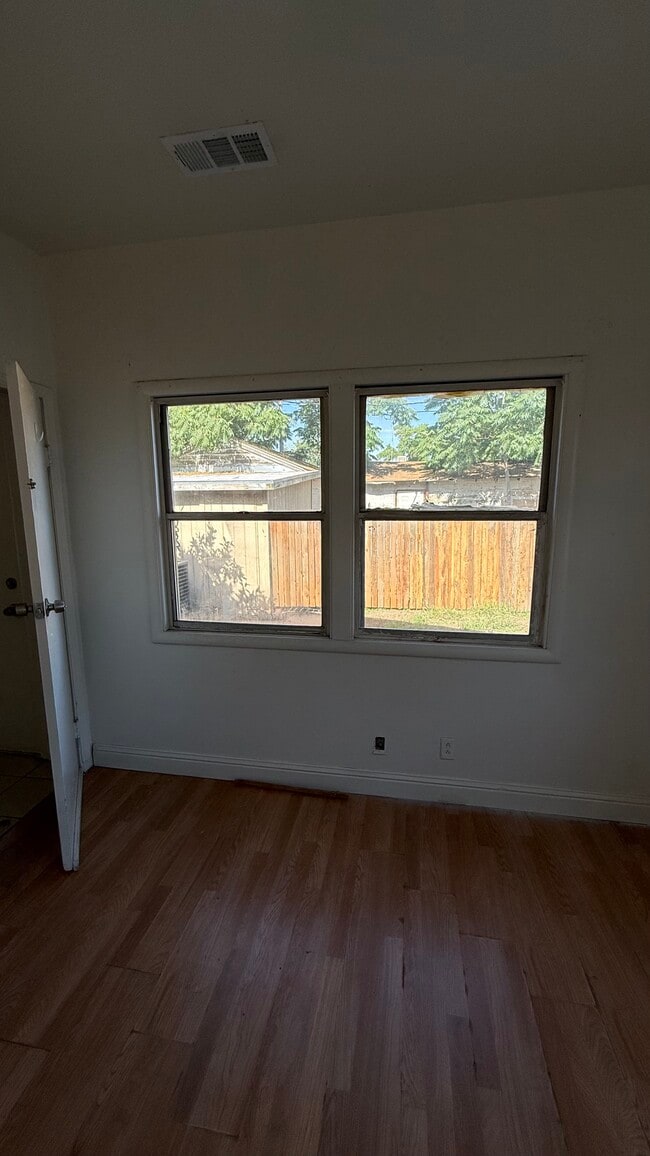 Photo - 202 Roselawn Ave