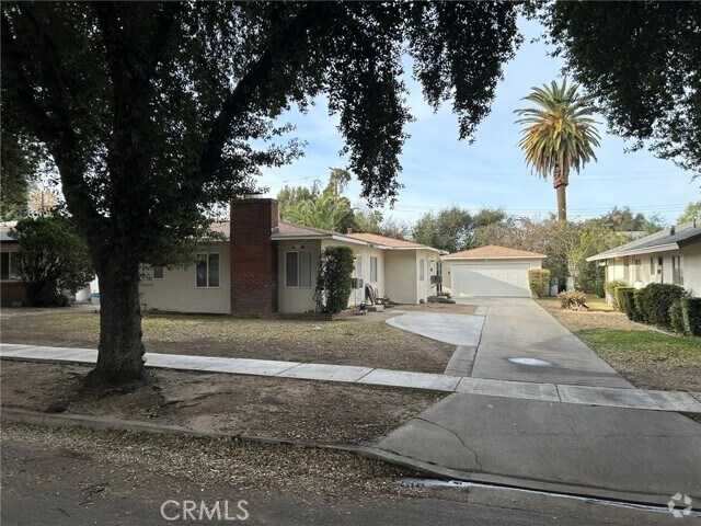 Building Photo - 322 La Paloma St Rental