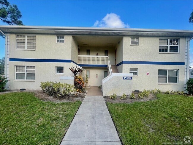 Building Photo - 1522 SE Royal Green Cir Unit 201 Rental